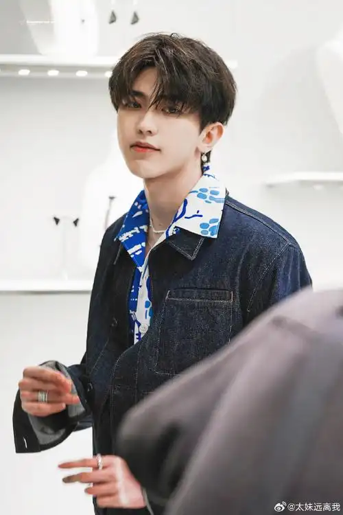 蔡徐坤范思哲全球品牌代言人##蔡徐坤新歌afterglow