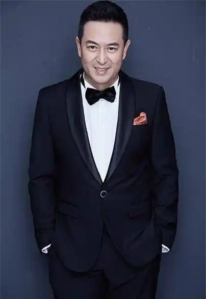 张嘉译现场诠释角色的自卑,不愧是老戏骨!_王大山_柯雷_生活