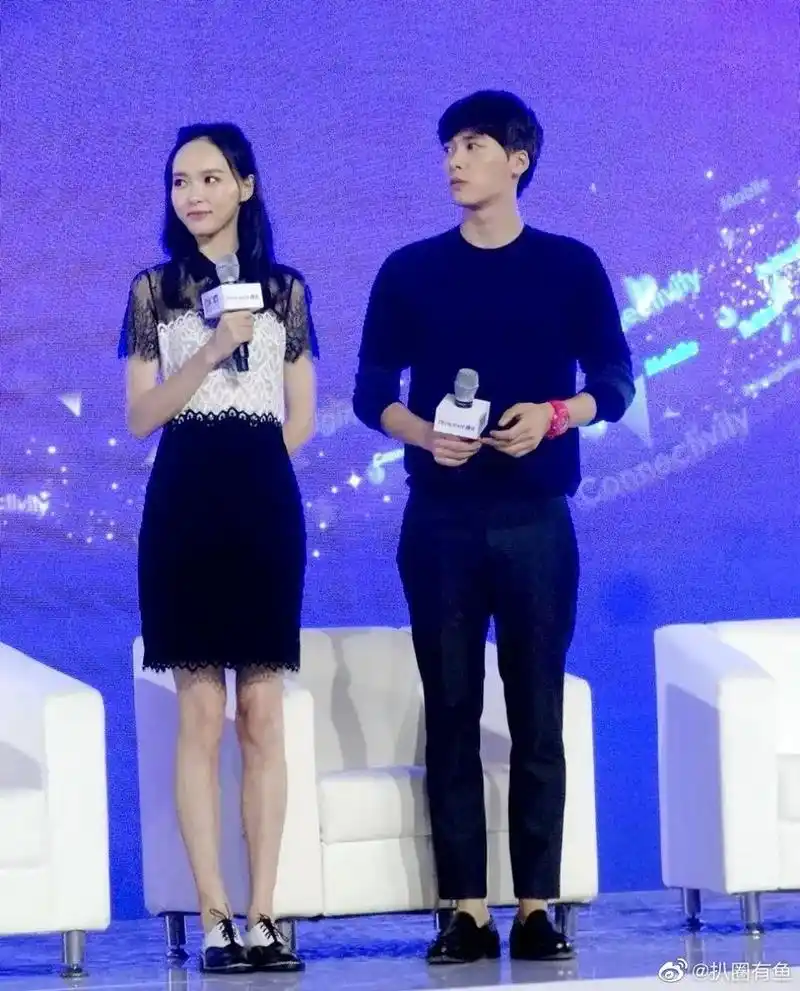 从左到右,唐嫣身高172,李易峰身高175