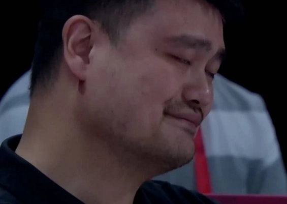 全年最火表情,姚明从热泪盈眶到无奈苦笑,中国男篮还需继续努力