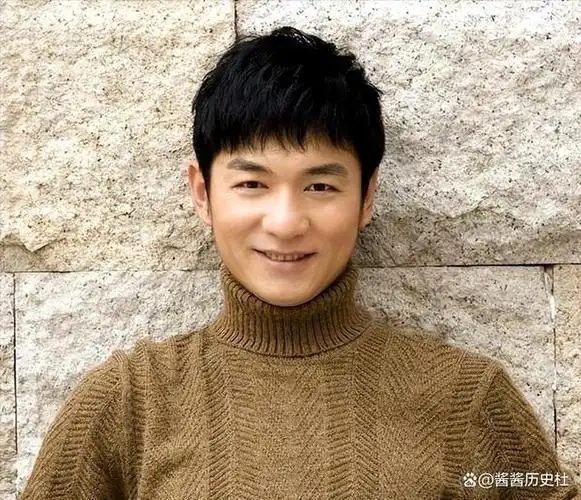 邢佳栋成为三好学生的第二天被开除被绑架后倒让绑匪欠他人情