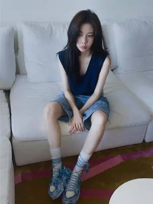 品牌大使@cecilia宋妍霏宋妍霏超话上脚#uggxcollinastrada#厚底魔术