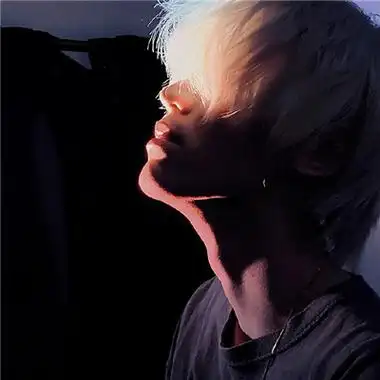 今天小编给大家带来一组很帅气又非常又气质的男生头像,这一组头像每