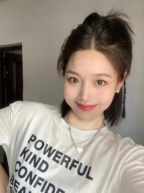 短发半扎高马尾蓬松显脸小