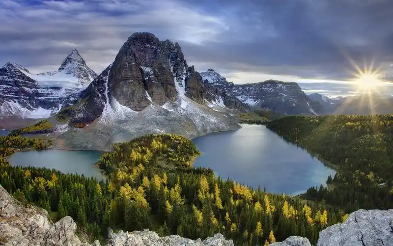 首页 桌面壁纸 风景壁纸 雄伟奇绝的山峰唯美高清壁纸