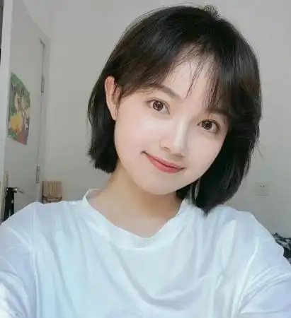 日系慵懒风短发女(好看又显脸小的四款女生短发发型)插图