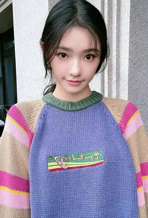 林允晒随拍照,过着6g生活,居然穿上了毛衣_周星驰_照片_漂亮