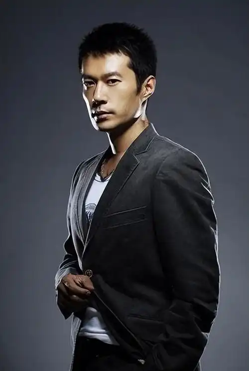 谭凯:51岁了还没结婚,户口在北京,母亲住在青岛,他从不后悔|演员