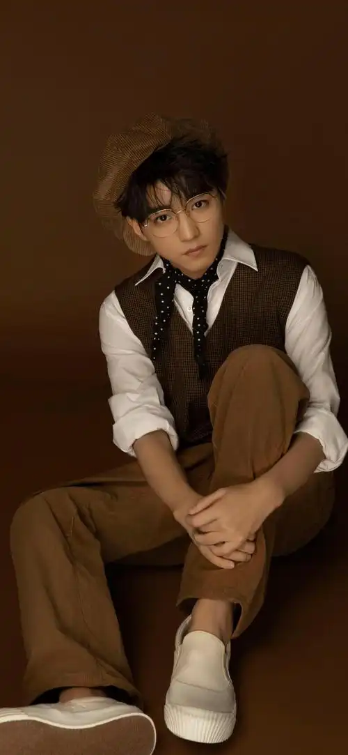 王俊凯二十岁生日写真