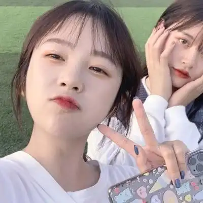 女生闺蜜同框两张头像 2021最新最火闺蜜一人一半头像