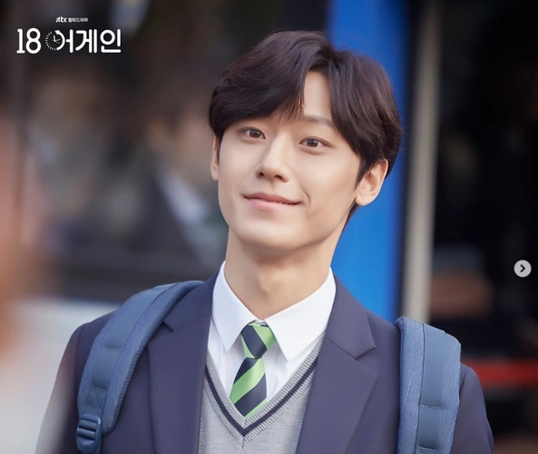 大叔变小鲜肉18again剧照预告大公开李到晛化身温暖学长