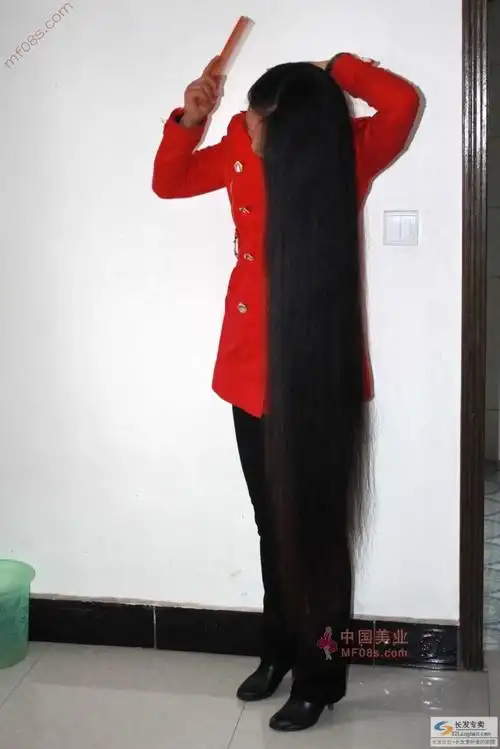 剪下红衣女子的黑亮超长发-来来往往222