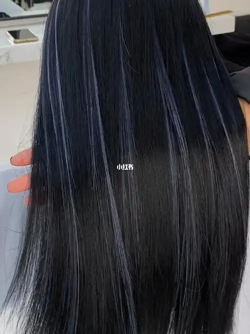 喜欢接的挑染黑色头发的集美 可以接挑染哦让黑长直不单调#大连发型师