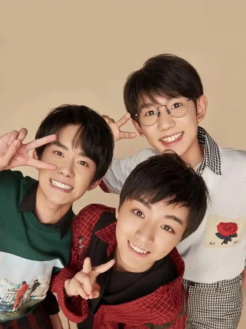 tfboys三人关系现状如何96 三个人目前私底下朋友都不多,处在一个很