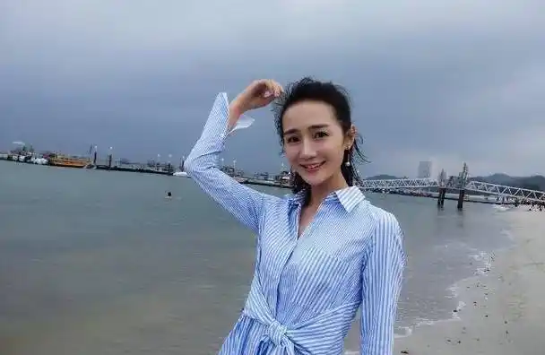 长相神似刘芸,曾与钟汉良搭戏,如今出演《外滩的钟声》会红吗?