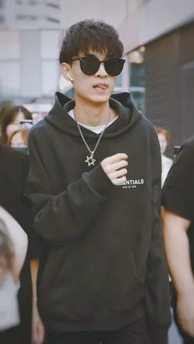 明星专辑|秦霄贤手机壁纸_高清