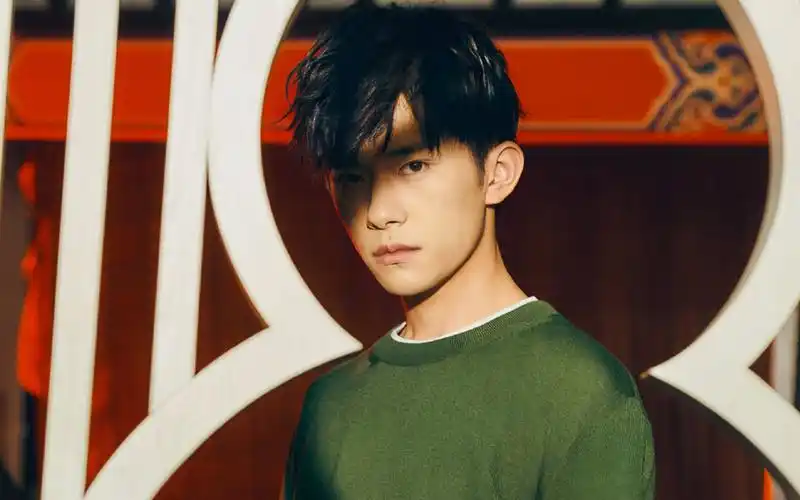 **明星,高清,帅气,帅哥,tfboys,易烊千玺,帅哥明星,**男明星,壁纸