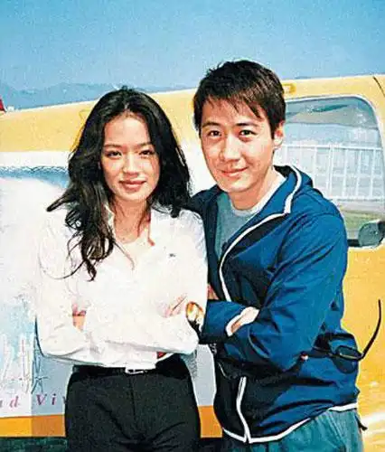 舒淇婚后首秀恩爱老公冯德伦很享受老婆管图