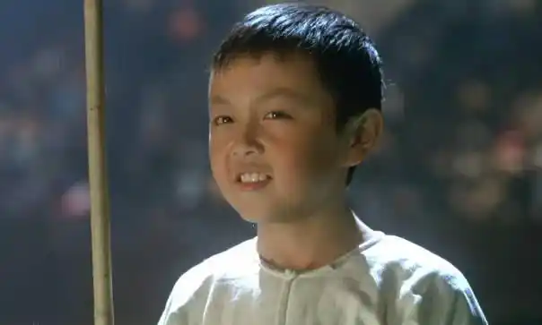 谢苗在电影里虽说年纪很小,可他那可爱酷酷的外表真的是深入人心.