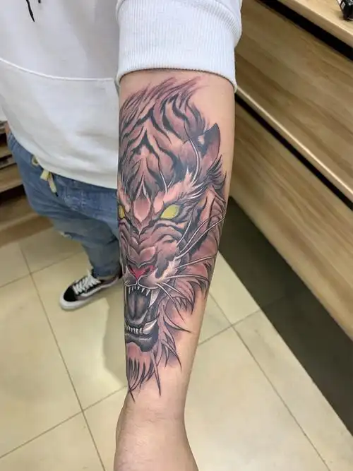 虎头纹身小臂内侧纹身图案吴江酷客纹身