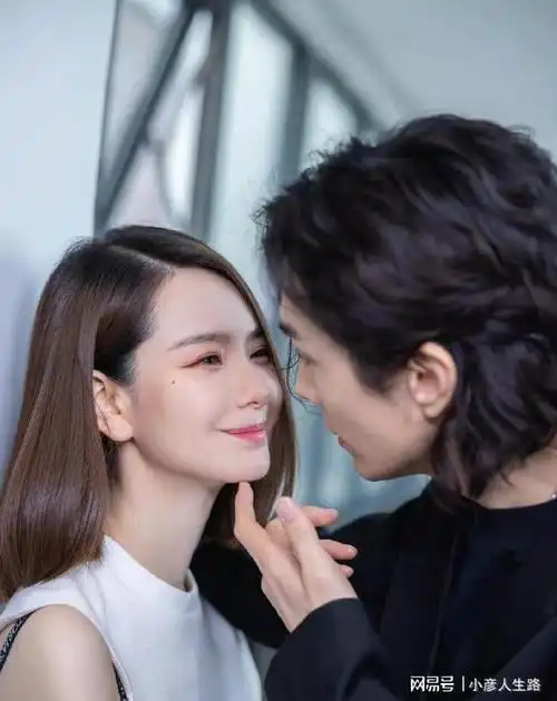 38岁戚薇官宣二胎与韩国老公结婚8年一直恩爱如初太幸福