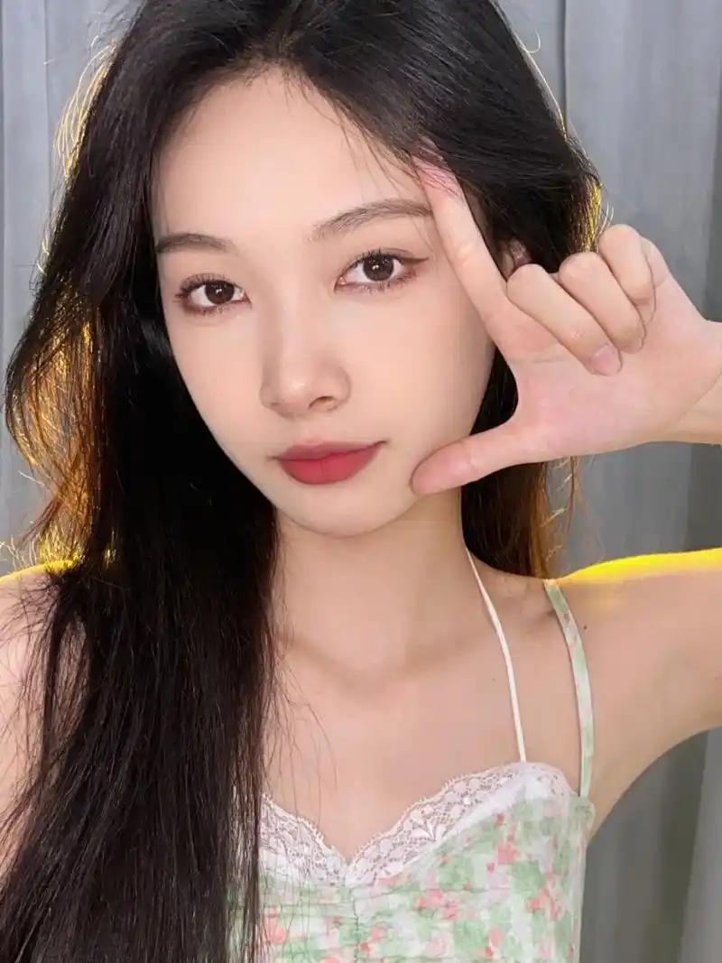 宅家自拍手势大全91|自拍万能姿势 宅家自拍不知道摆姿势的姐妹赶快