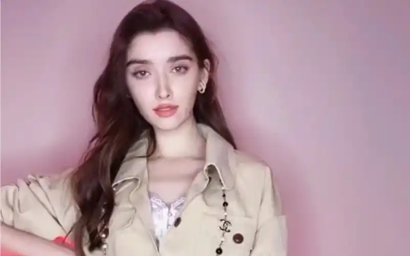 俄罗斯模特达莎不同时期参加走秀活动的状态