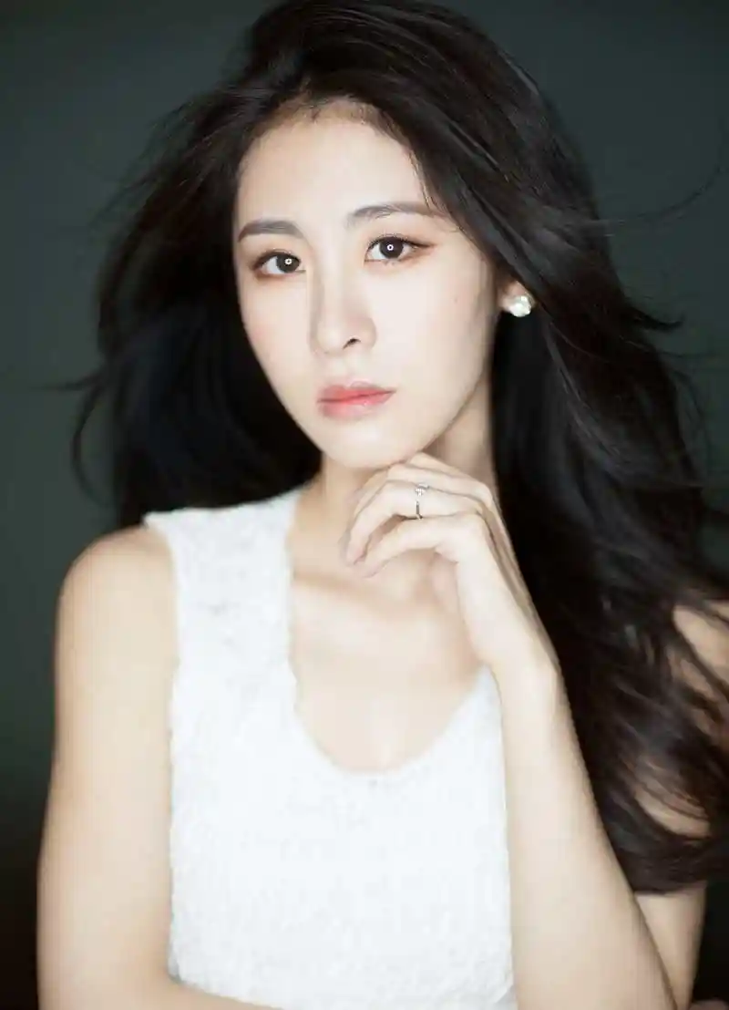 1989年9月10日出生于天津市,中国内地流行乐女歌手,毕业于 a target="