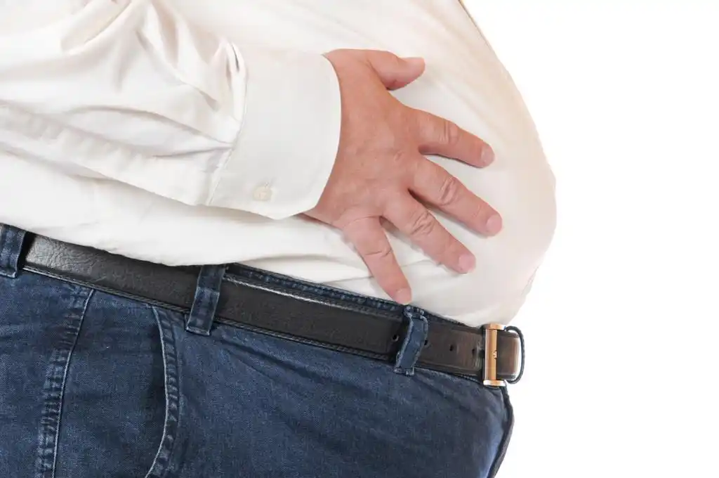 超重,孤立在白色的胖男人