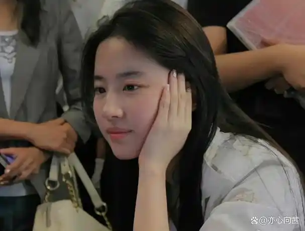 刘亦菲素颜照曝光,神颜无需修饰