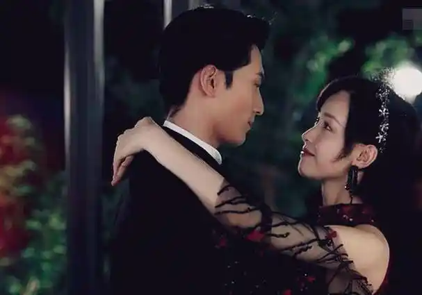 陈都灵窦骁新剧预告 strong> /p> p>陈都灵 /strong>,90秒7次相拥