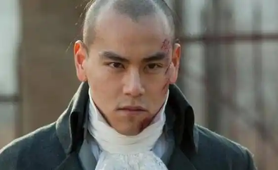 易烊千玺最放的开,最帅的光头明星是他_头发_吴亦凡_头型