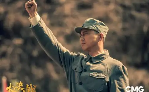 高希希执导的电视剧《大决战》业已杀青,央视又曝光一组剧照,不论是