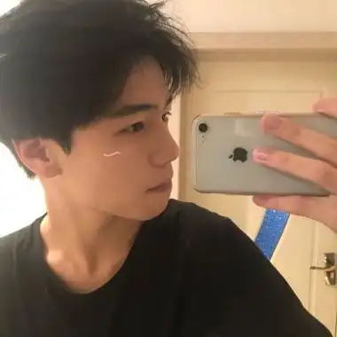 真人帅气对镜自拍男生头像图片