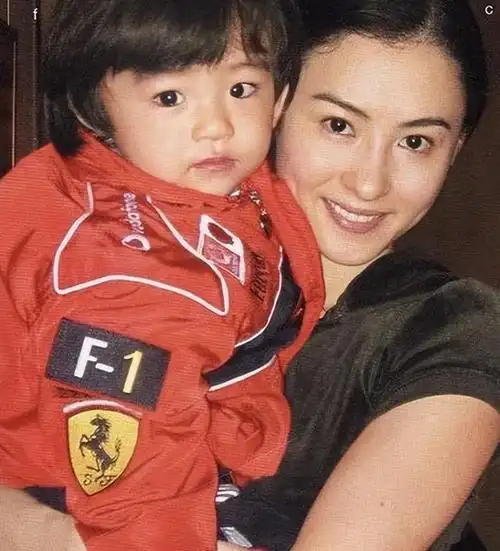 三胎正脸照,揭开张柏芝隐藏多年谜局,谢霆锋因此走向不归路|向太|王菲