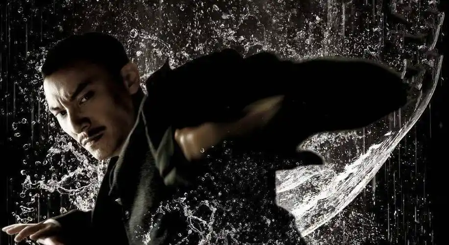 块腹肌:张涵予靠道具,张家辉靠健身,而他直接拜师练拳_肌肉_电影_张震