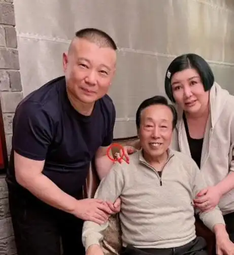 撇下孩子与郭德纲离婚,奔赴日本打工的郭麒麟亲妈,现在怎么样了