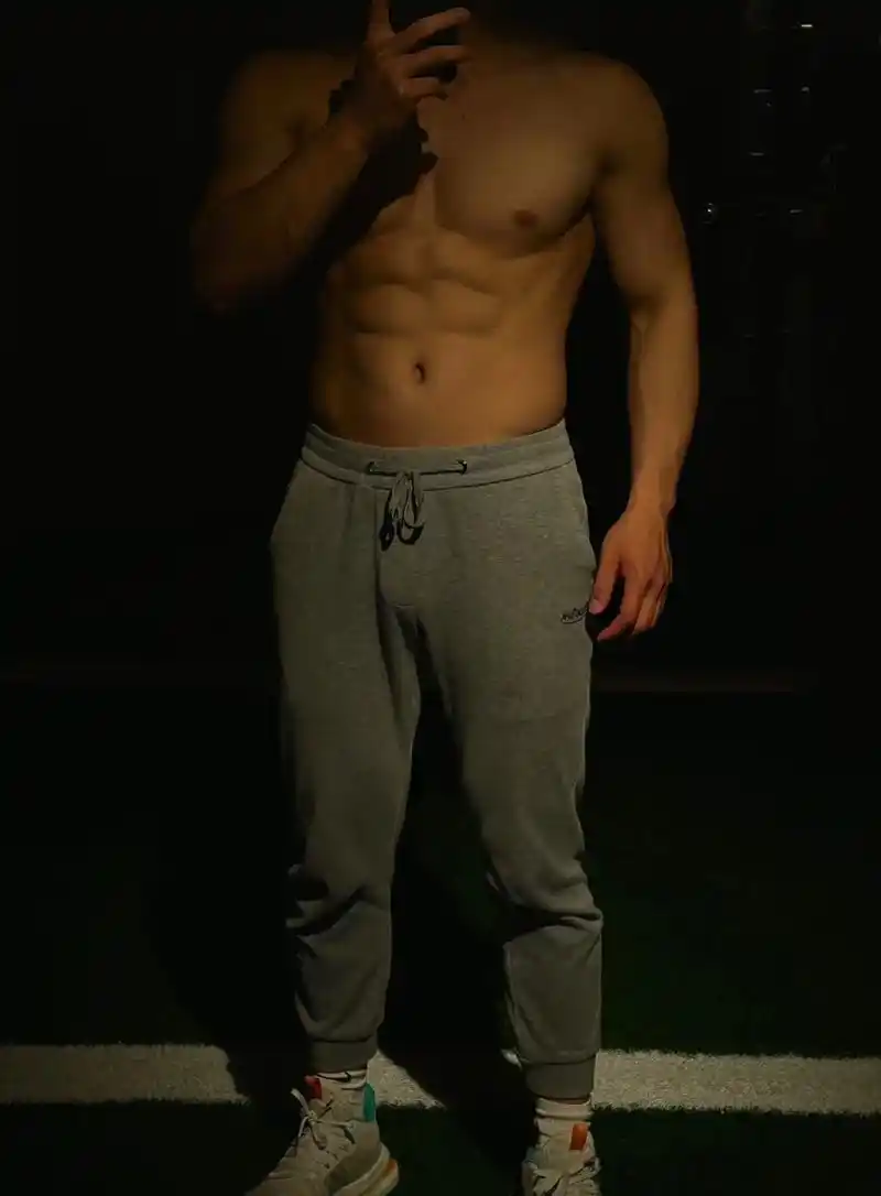 腹肌 #腹肌小哥哥 #该有的肌肉线条 #腹肌男友 #肌肉男 - 兑趑