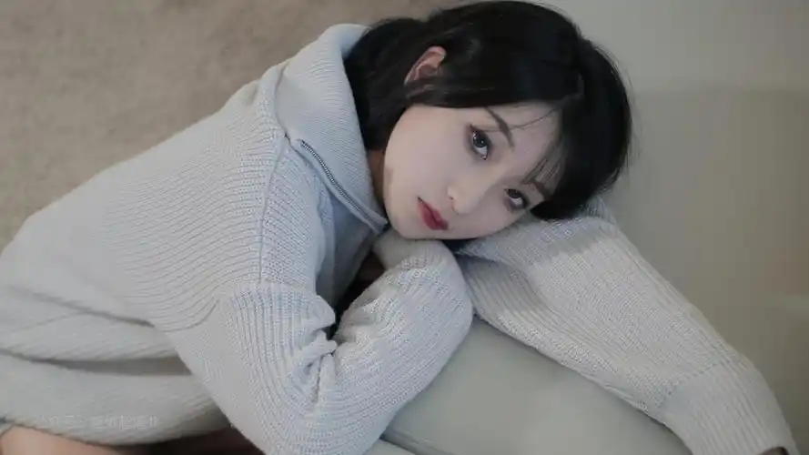 长发美女纯欲诱人壁纸