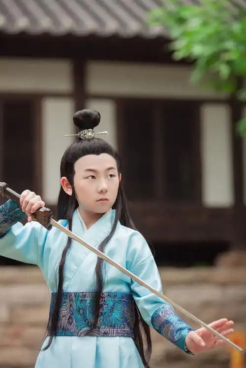 童星刘铭泽写真 获赞"古装小美男"