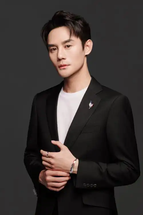 王凯周大福珠宝集团代言人