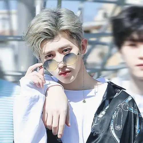 新款蔡徐坤同款渐变色太阳镜眼镜链条复古太子镜男女墨镜