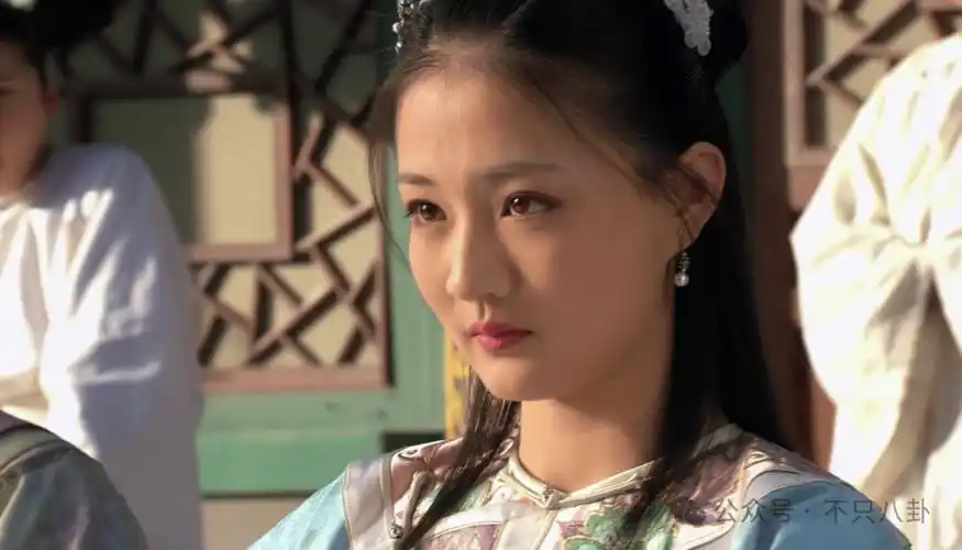 原创徐璐终于有新恋情了她被拍到和年下弟弟亲密逛街啦