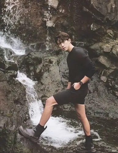 玉泽演图楼持更男友照营业照杂志照