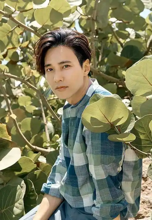 消失大银幕10年,42岁的元斌新代言照仍帅到引热议_作品_策划_岁月