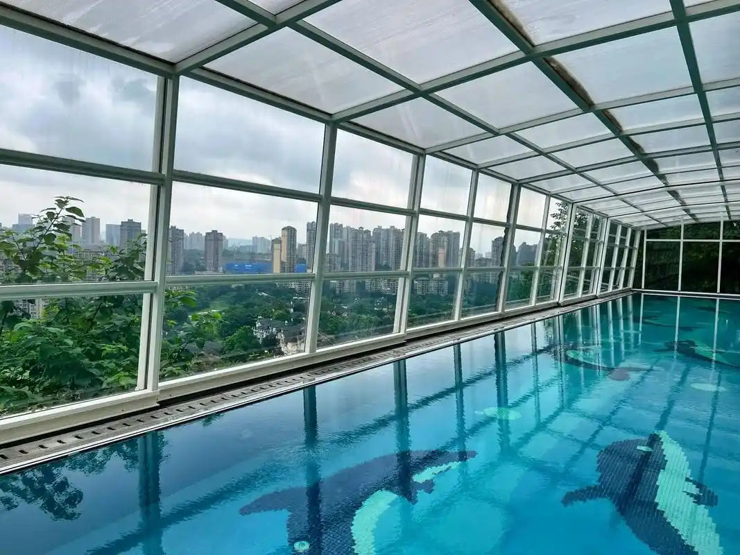 户外泳池 户外泳池盖 泳池移动阳光房!源自(1987年)环境 - 抖音