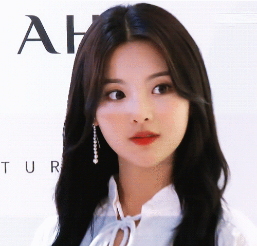 也能坚持1分多钟不眨眼即使面对韩国媒体的超强闪光灯超越mm的业务