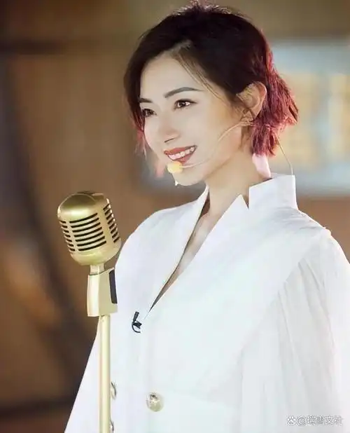 著名演员万茜,7次拒绝被潜曾遭封杀,如今凭实力走红