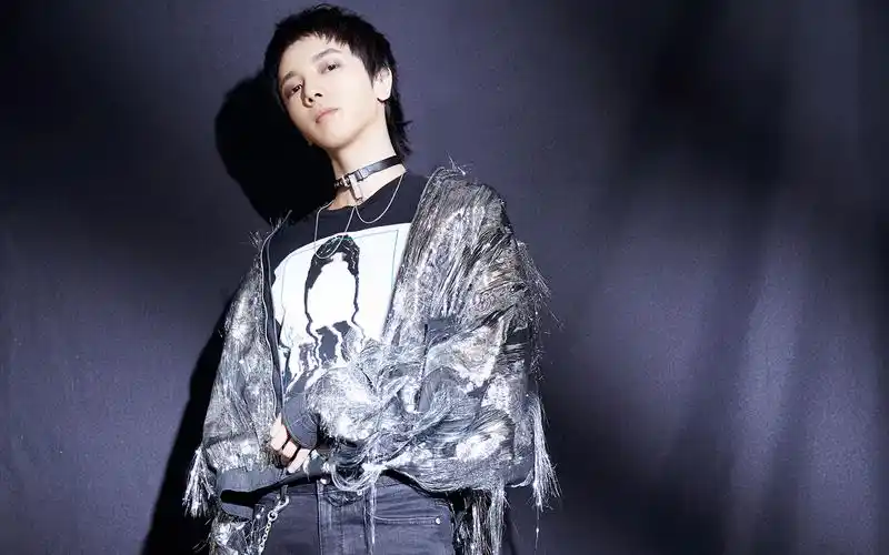 华晨宇帅气图片桌面壁纸-大陆明星-手机壁纸下载-美桌网