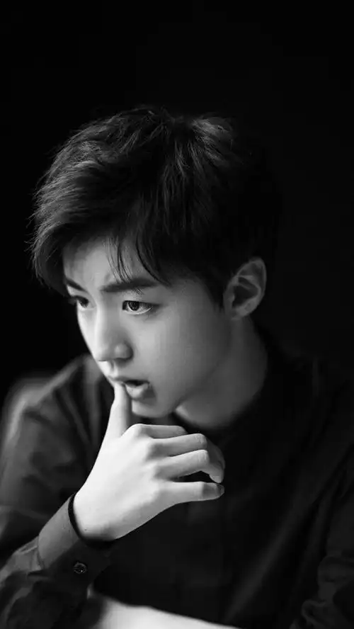 tfboys王俊凯帅气冷酷写真